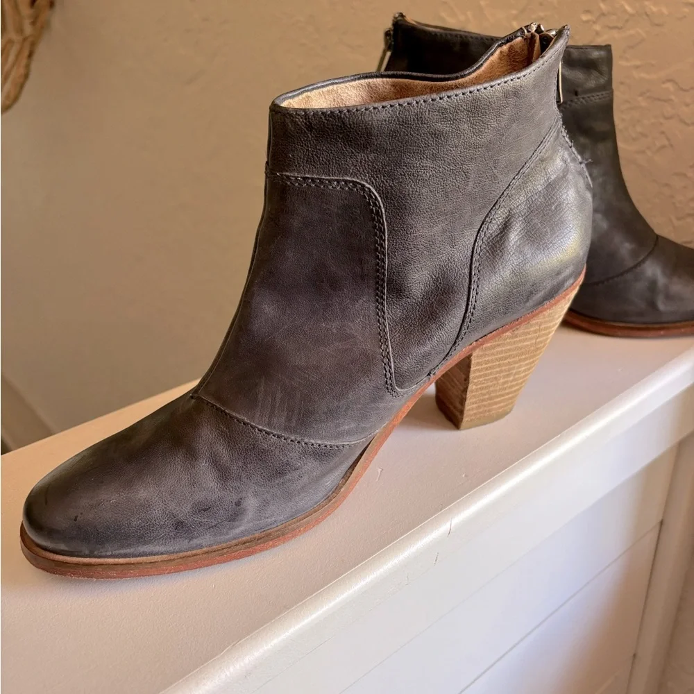 J Shoes Anthropologie Belgrave Ankle Booties Grey Leather Size 10